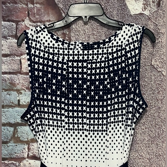 HAANI Petites Sleeveless White Navy Blue Geometric Fit N Flare Dress Size PXL - Picture 3 of 8